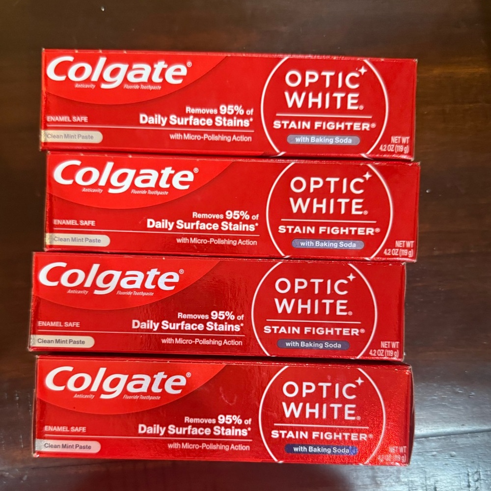 NWT Bundle of 4 Colgate Optic White Toothpaste Baking Soda Clean Mint 4.2 oz